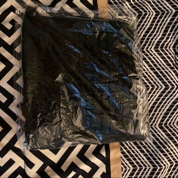 Off shoulder too - Picture 4 of 5